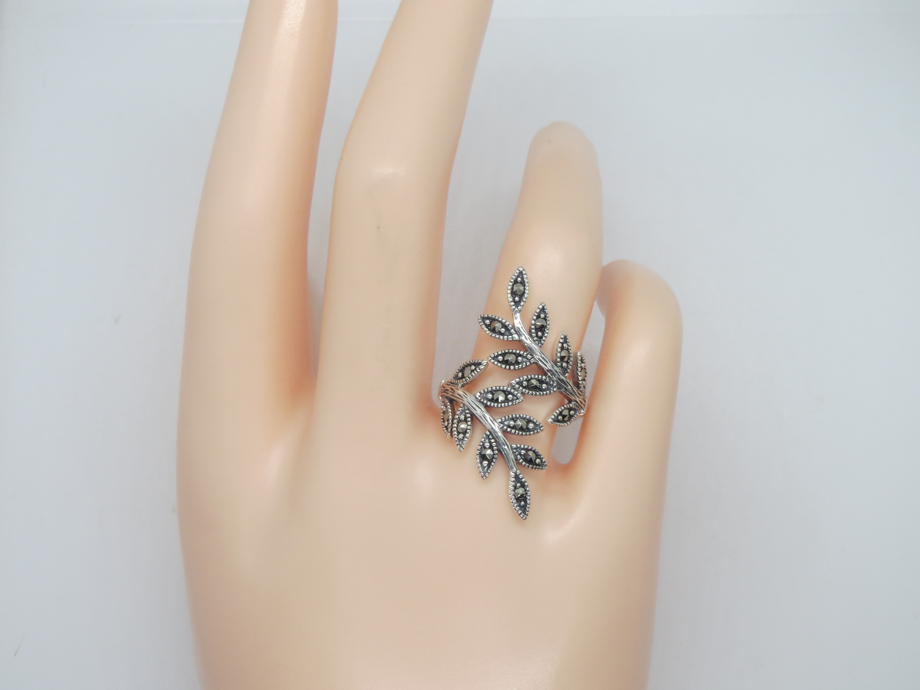 BRAND NEW SOLID STERLING SILVER MARCASITE RING